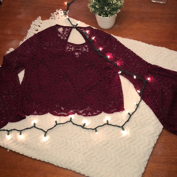 Lace burgundy crop top with flare sleeves - Picture 1 of 6